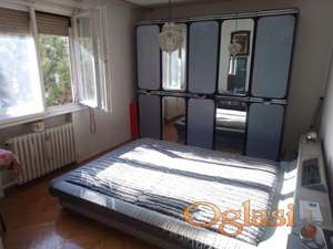 Namešten trosoban stan kod Železničke stanice